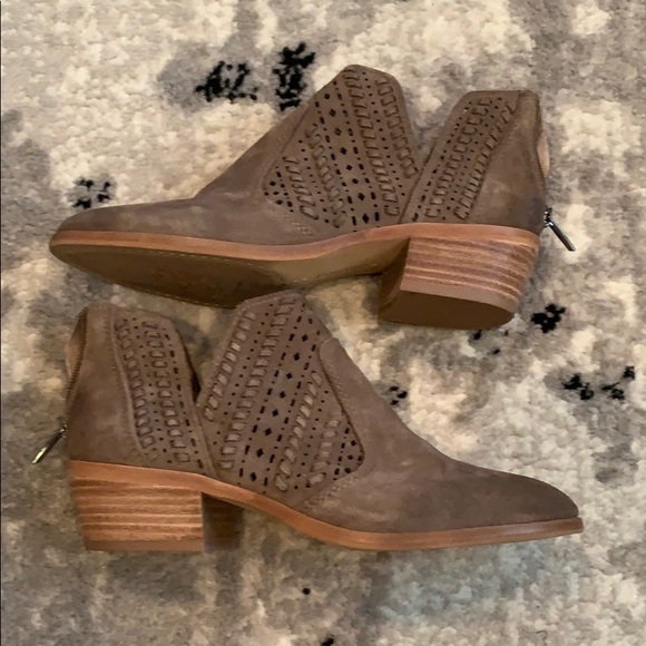 Vince Camuto Shoes - NWOT Vince Camino boots